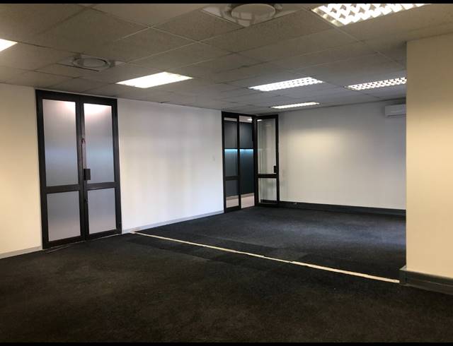 66M² OFFICE TO LET IN HYDE PARK